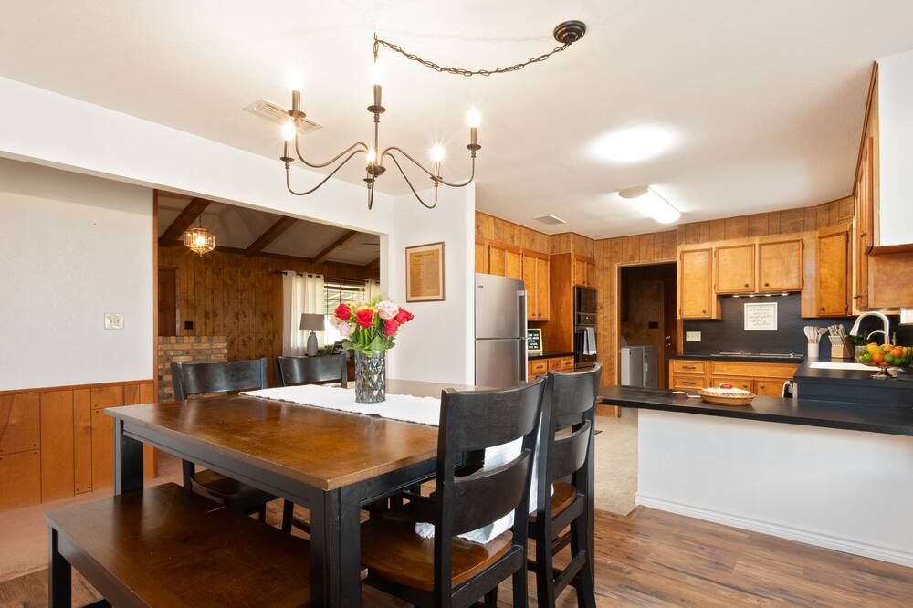 Peaceful Country Getaway with Hot Tub & Fire Pit - Colorado City - Eetruimte