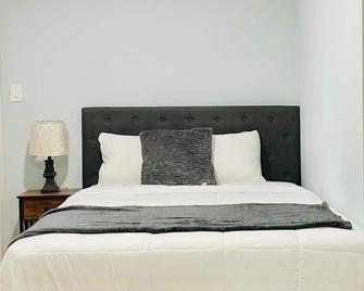 2 Bedroom Lower level Unit 1 & Half Bath Laurel MD #1 - Laurel - Bedroom