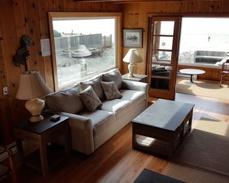 The Haystack House-Cannon Beach Oceanfront Home Steps to Haystack Rock & Midtown - Cannon Beach - Salon