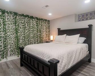 Elevate Stay - Allen Park - Bedroom