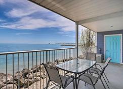 Cozy Lakefront Middle Bass Retreat with Balcony - Put-in-Bay - Balcony