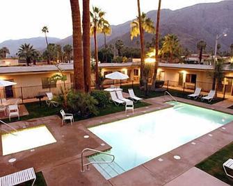 7 Springs Inn & Suites - Palm Springs - Piscine