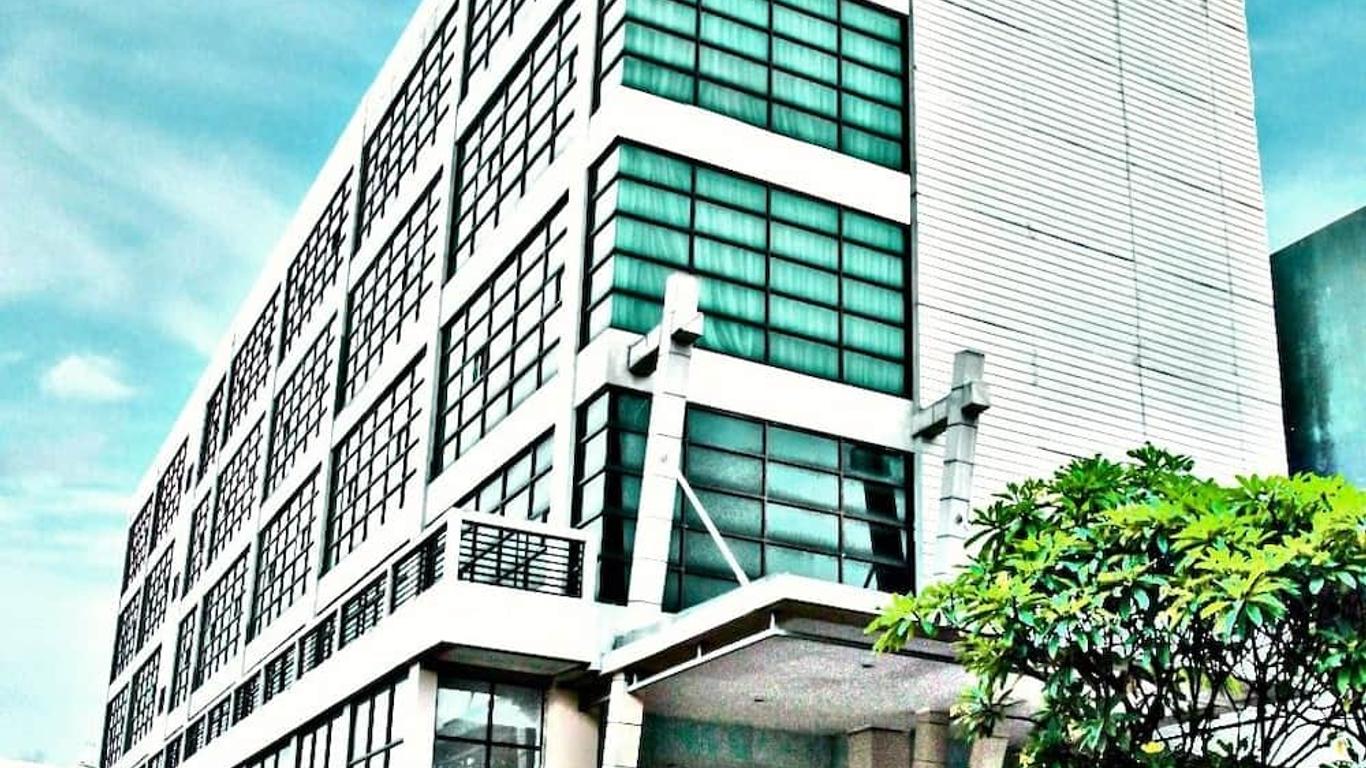 إن 1 هوتل تاناه أبانج