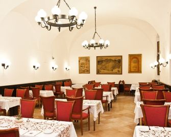 Hotel Klastrom - גיור - מסעדה