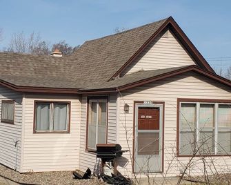 Cabin in the city - La Crosse - Building