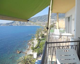 Holiday Apartments Solaria 1 2 in Ospedaletti Ligure by Sanremo - Ospedaletti - Balcony