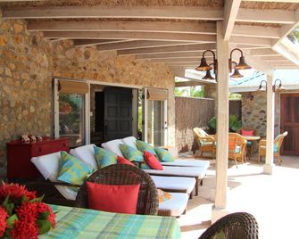 Luxury Tropical Beachfront, Fully Equipped Home With Stunning Views & Amenities - Palm Island - Patio