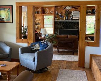 Whiteface Farm Adirondack Bed and Breakfast - Wilmington - Wohnzimmer