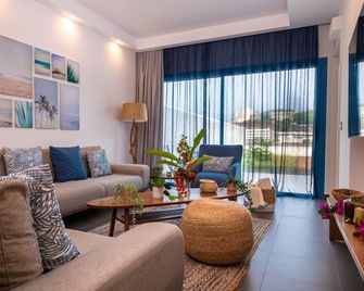 The Lead Hotel - Freetown - Living room