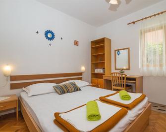 Apartments Ante - Igrane - Bedroom