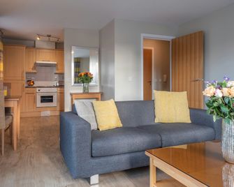 Premier Suites Birmingham - Birmingham - Dining room