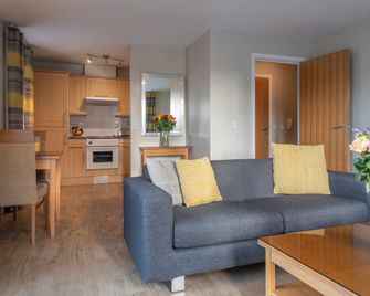 Premier Suites Birmingham - Birmingham - Dining room