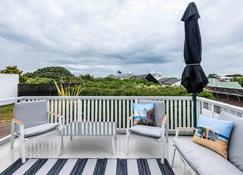 Awesome Beach House on Oceanview Road - Tauranga - Balcony