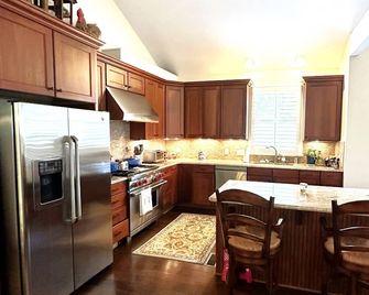 Guest House In Jamestown, central to High Point and Greensboro - Jamestown - Cocina