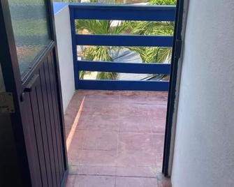Mayflower Hotel & Hostal - Puerto Escondido - Balcón