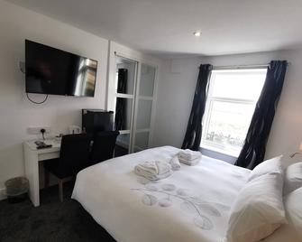 The Kerswell Hotel - Morecambe - Bedroom