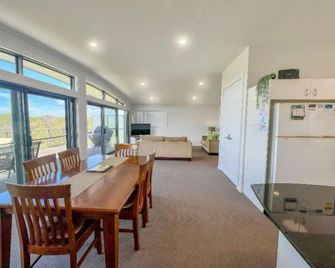 Beachside Beauty - Caves Beach - Essbereich