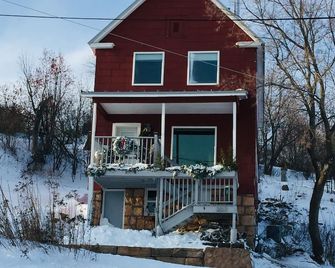 Lake Superior Panoramic View! Comfortable Spaces, Deck, Gourmet Kitchen & more! - Duluth - Edificio