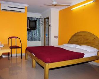 The Mak Inn Hotel - Affordable Luxury Stay - Kakinada - Bedroom