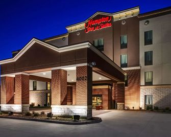 Hampton Inn & Suites Dodge City - Dodge City - Building