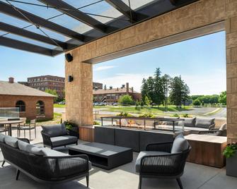 SpringHill Suites by Marriott Milwaukee West/Wauwatosa - Wauwatosa - Балкон