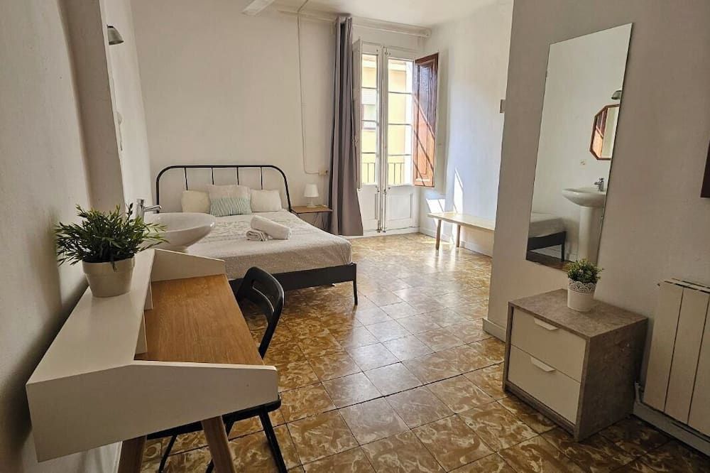 Youth Hostel - Central And Basic Drassanes