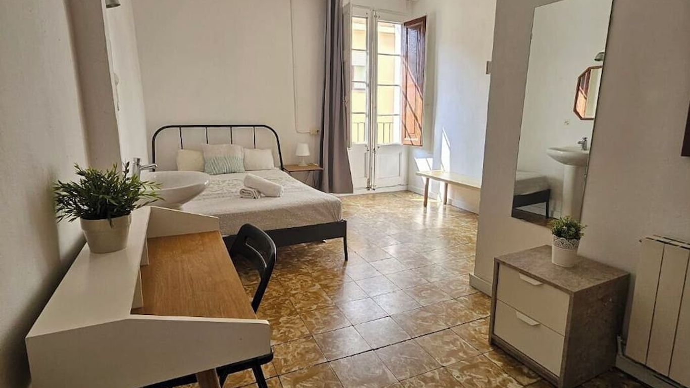 Youth Hostel - Central And Basic Drassanes