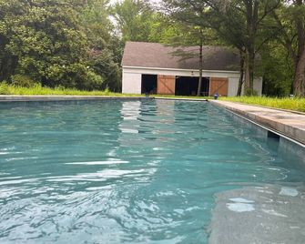 Chesapeake Bay Waterfront 5+ Bedroom 7-Acre Historic Farm Near Solomons Island - Lusby - Piscina