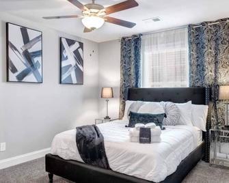 A Taste of Luxe Upscale Condo - Clarksville - Habitación