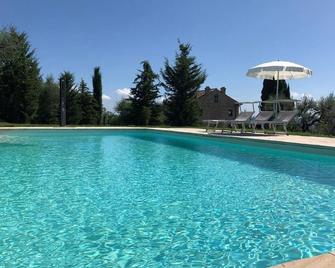 Holiday apartment Montegiorgio for 4 - 6 persons with 2 bedrooms - Farmhouse - Montegiorgio - Piscina
