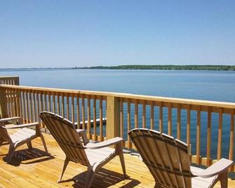 Cottage #13 - 3 bedroom/ 1 bath - Cape Vincent - Balcón