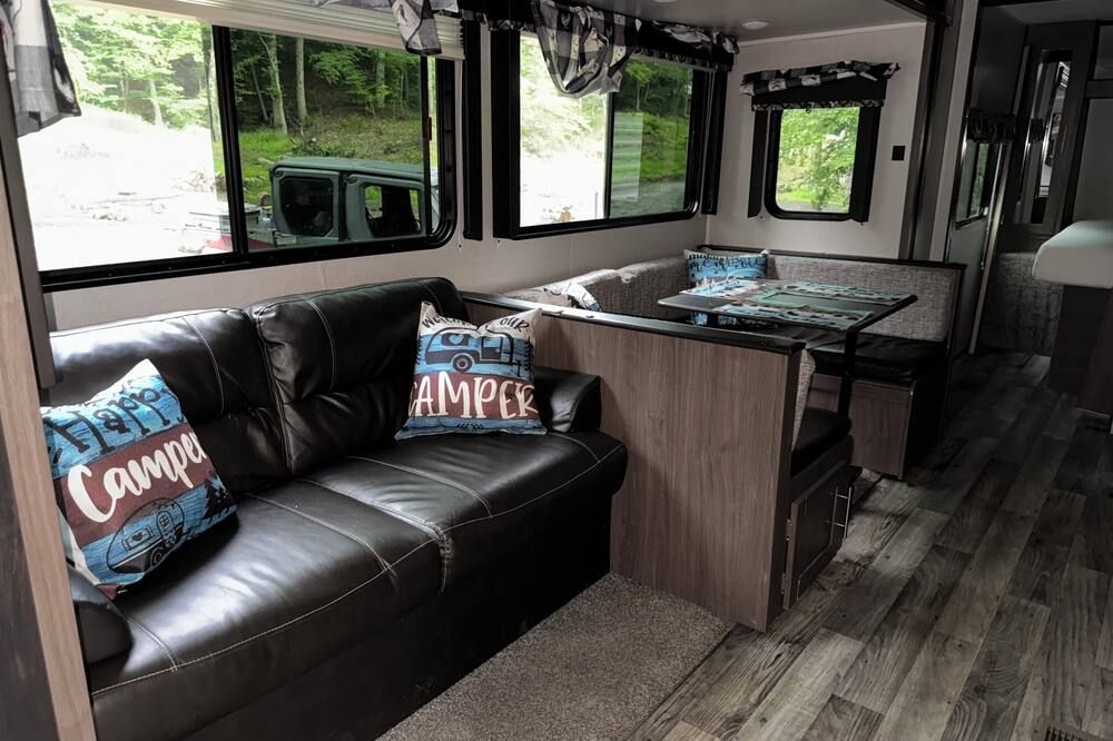 “Ah Private Hideout” with AC and Hot Tub in Buckhannon - 4 beds for a cozy stay - Buckhannon - Obývací pokoj