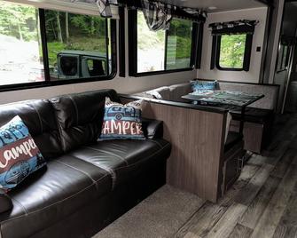 “Ah Private Hideout” with AC and Hot Tub in Buckhannon - 4 beds for a cozy stay - Buckhannon - Huiskamer