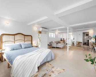 Chic Studio Retreat in a Prime Location - Brisbane