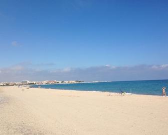 Family-friendly, quiet apartment with pool, air conditioning, 100 m to the sea! - L'Hospitalet de l'Infant - Playa