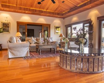 Pa Sak Tong - Chiang Rai - Hall