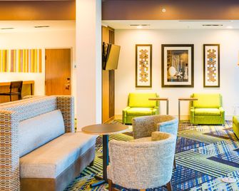 Holiday Inn Express & Suites Russellville By IHG - Russellville - Salónek