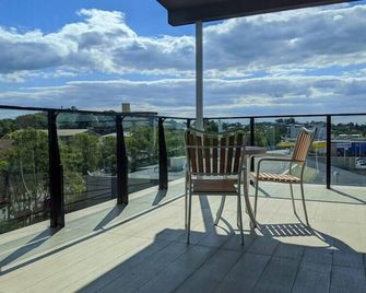 Stylish 1Bedroom Penthouse - בריסביין - מרפסת