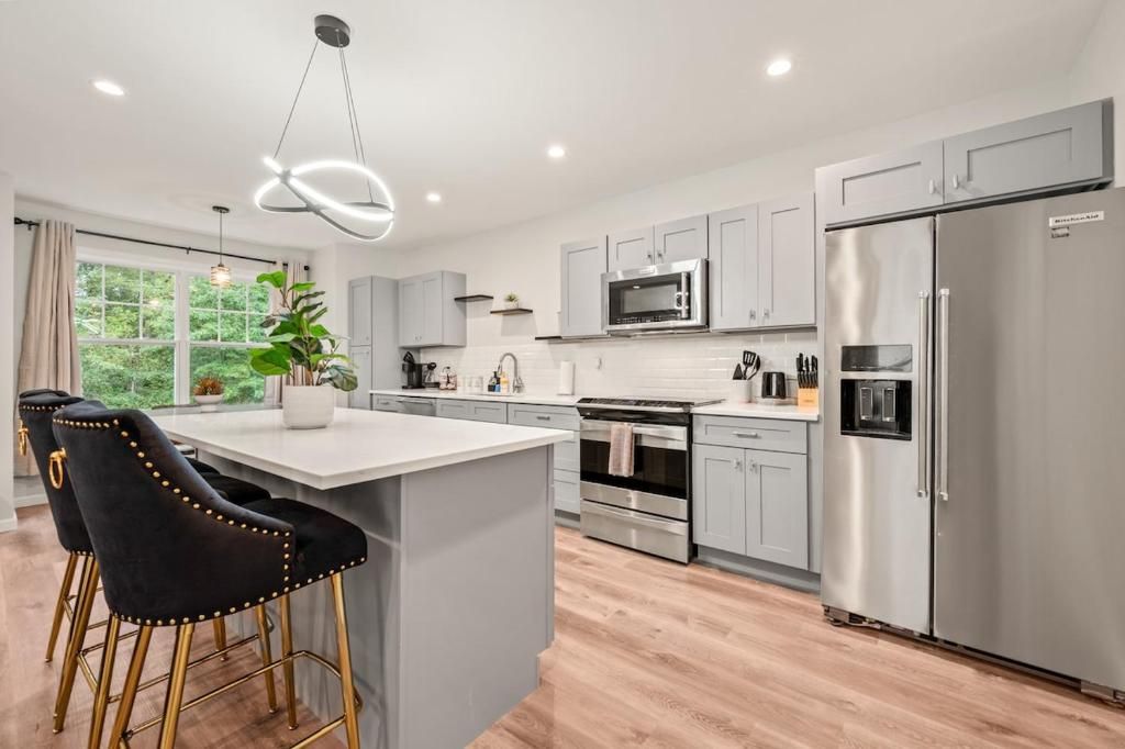 Spacious 5BR House with King Beds in Prime Location