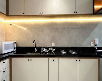 Flats Luxo - Apartamentos 2 Quartos com Garagem - Palmas - Kitchen