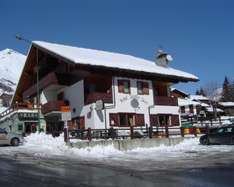 Santa San - Ayas - Toà nhà