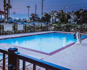 A Place You'll Surely Enjoy! 2 Convenient Units, Outdoor Pool, Free Breakfast! - Tomball - Piscina
