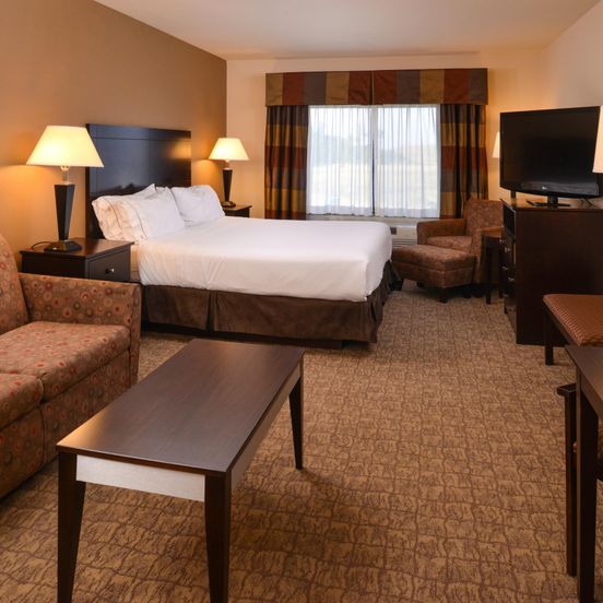 Bedroom view of Holiday Inn Express & Suites Wheeling