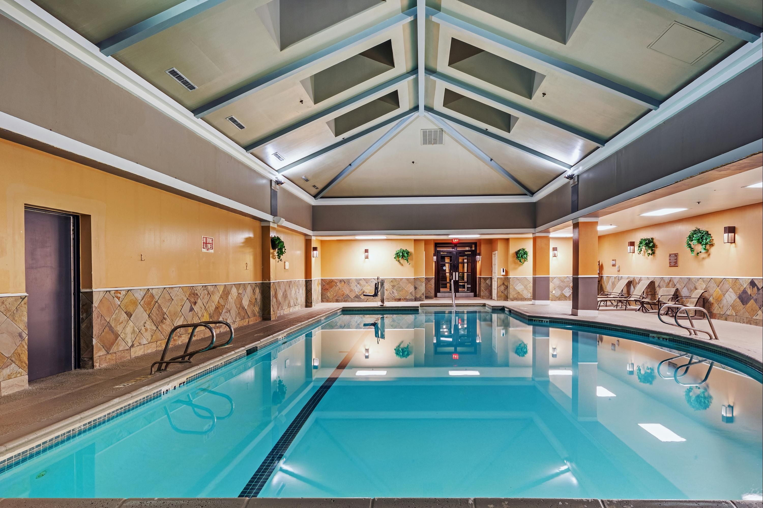 DoubleTree by Hilton Tulsa-Downtown - טולסה - בריכה