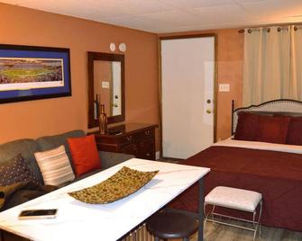 Studio 7 - Grand Forks - Bedroom