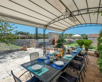 Villa Oasi dei Trulli by MMega - Santa Lucia - Innenhof