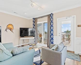 Waterfront #3 King/Studio 1br- Waterfront Downtown Southport-No Hidden Fees - Southport - Huiskamer