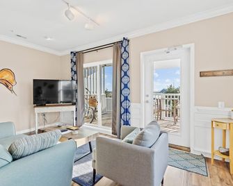 Waterfront #3 King/Studio 1br- Waterfront Downtown Southport-No Hidden Fees - Southport - Wohnzimmer