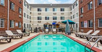MainStay Suites Greenville Airport - Greer - Piscina