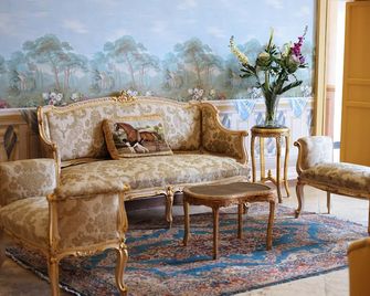 هوتل فيلا فافوريتا - نوتو - ردهة